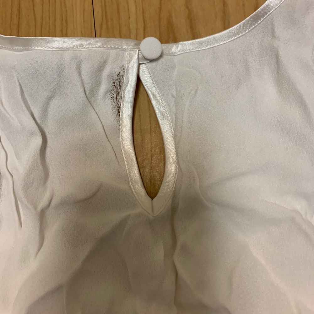 🦋  3/$9 Reiss White Sleeveless Blouse - Picture 9 of 9